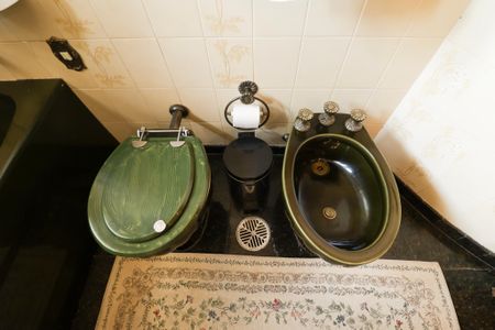 Casa à venda com 470m², 2 quartos e 7 vagasBanheiro da Suíte 2