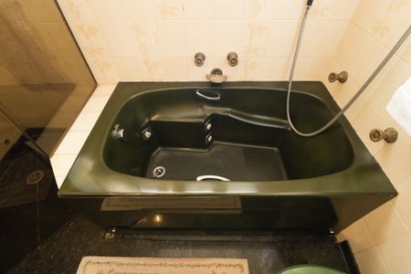 Casa à venda com 470m², 2 quartos e 7 vagasBanheiro da Suíte 2