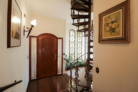 Casa à venda com 470m², 2 quartos e 7 vagasEntrada