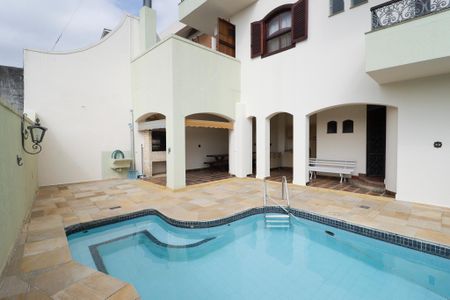 Casa à venda com 470m², 2 quartos e 7 vagasPiscina