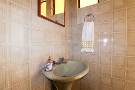 Casa à venda com 470m², 2 quartos e 7 vagasBanheiro da Piscina