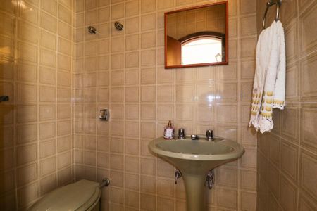 Casa à venda com 470m², 2 quartos e 7 vagasBanheiro da Piscina