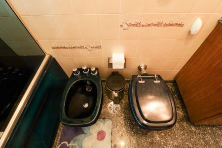 Casa à venda com 470m², 2 quartos e 7 vagasBanheiro da Suíte 1