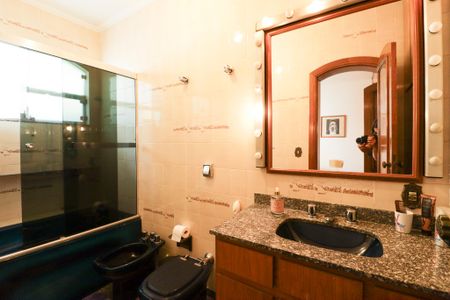 Casa à venda com 470m², 2 quartos e 7 vagasBanheiro da Suíte 1