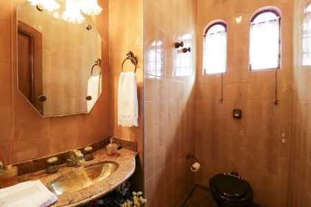 Casa à venda com 470m², 2 quartos e 7 vagasLavabo