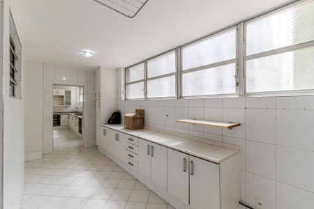 Apartamento à venda com 300m², 4 quartos e 3 vagas Apartamento à venda com 300m², 4 quartos e 3 vagasÁrea de Serviço