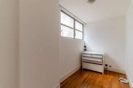 Apartamento à venda com 300m², 4 quartos e 3 vagas Apartamento à venda com 300m², 4 quartos e 3 vagasQuarto de Serviço