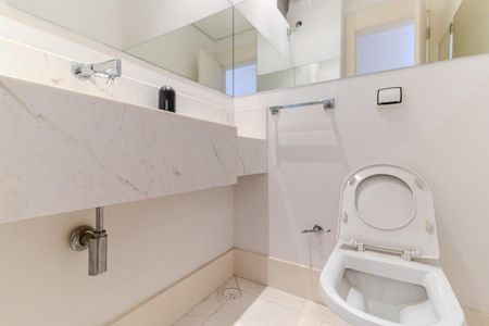 Apartamento à venda com 300m², 4 quartos e 3 vagas Apartamento à venda com 300m², 4 quartos e 3 vagasLavabo