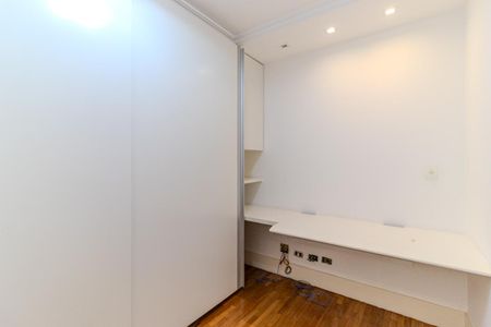 Apartamento à venda com 300m², 4 quartos e 3 vagas Apartamento à venda com 300m², 4 quartos e 3 vagasEscritório