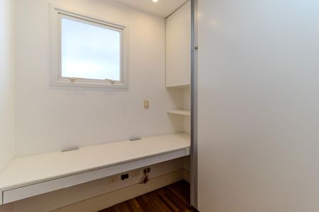 Apartamento à venda com 300m², 4 quartos e 3 vagas Apartamento à venda com 300m², 4 quartos e 3 vagasEscritório