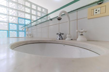 Apartamento à venda com 300m², 4 quartos e 3 vagas Apartamento à venda com 300m², 4 quartos e 3 vagasBanheiro da Suíte 2