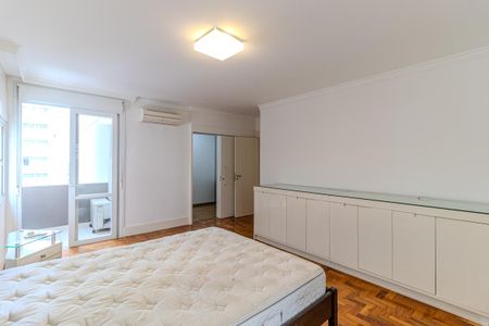 Apartamento à venda com 300m², 4 quartos e 3 vagas Apartamento à venda com 300m², 4 quartos e 3 vagasSuíte 2