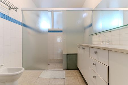 Apartamento à venda com 300m², 4 quartos e 3 vagas Apartamento à venda com 300m², 4 quartos e 3 vagasBanheiro Social