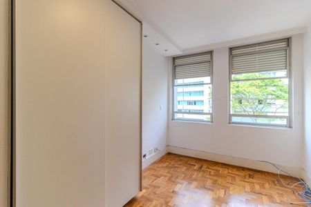 Apartamento à venda com 300m², 4 quartos e 3 vagas Apartamento à venda com 300m², 4 quartos e 3 vagasSuíte 1