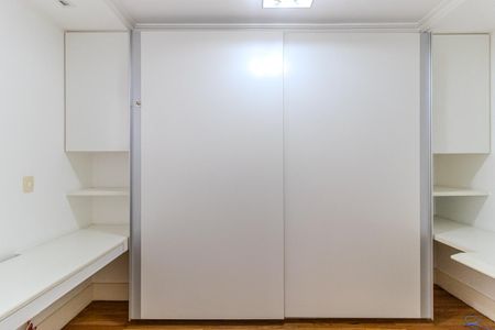 Apartamento à venda com 300m², 4 quartos e 3 vagas Apartamento à venda com 300m², 4 quartos e 3 vagasEscritório