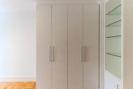 Apartamento à venda com 300m², 4 quartos e 3 vagas Apartamento à venda com 300m², 4 quartos e 3 vagasSuíte 1