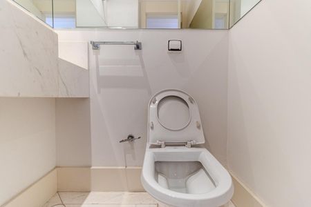 Apartamento à venda com 300m², 4 quartos e 3 vagas Apartamento à venda com 300m², 4 quartos e 3 vagasLavabo