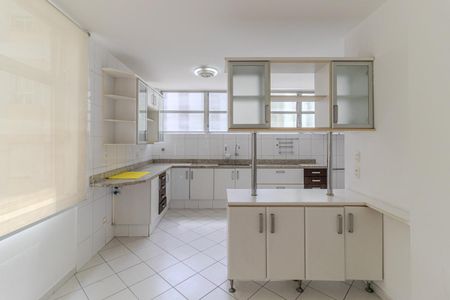 Apartamento à venda com 300m², 4 quartos e 3 vagas Apartamento à venda com 300m², 4 quartos e 3 vagasCozinha