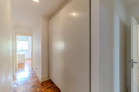 Apartamento à venda com 300m², 4 quartos e 3 vagas Apartamento à venda com 300m², 4 quartos e 3 vagasCorredor