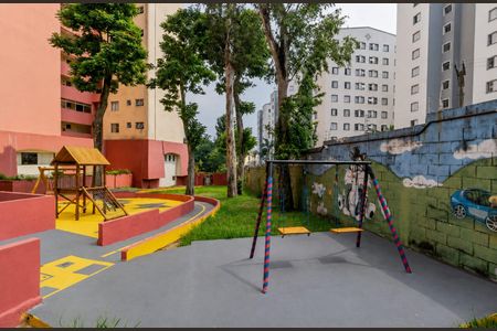 Apartamento à venda com 48m², 2 quartos e 1 vaga Apartamento à venda com 48m², 2 quartos e 1 vagaÁrea comum - espeço verde e playground