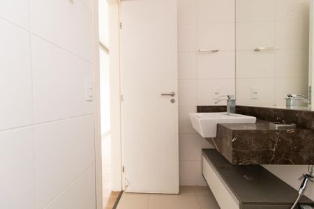 Banheiro da Suíte de apartamento para alugar com 3 quartos, 84m² em Água Verde, Curitiba