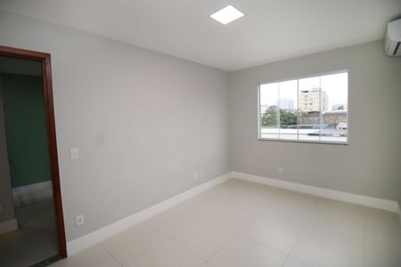 Quarto 1 de casa para alugar com 2 quartos, 100m² em Irajá, Rio de Janeiro