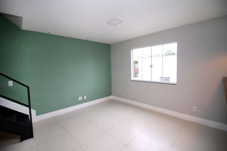 Sala de casa para alugar com 2 quartos, 100m² em Irajá, Rio de Janeiro