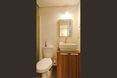 Banheiro de kitnet/studio para alugar com 1 quarto, 30m² em Centro Histórico, Porto Alegre