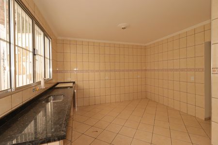 Casa à venda com 302m², 3 quartos e 5 vagasCozinha da Casa dos Fundos