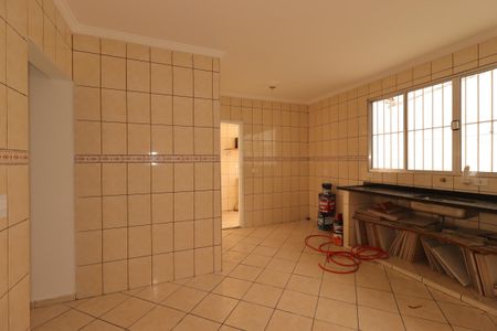 Casa à venda com 302m², 3 quartos e 5 vagasCozinha da Casa dos Fundos