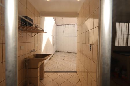 Casa à venda com 302m², 3 quartos e 5 vagasVista do Quarto 2 da Casa dos Fundos