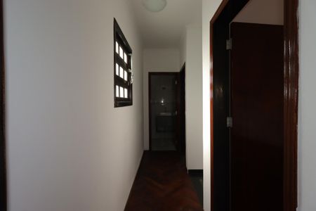 Casa à venda com 302m², 3 quartos e 5 vagasCorredor do segundo piso