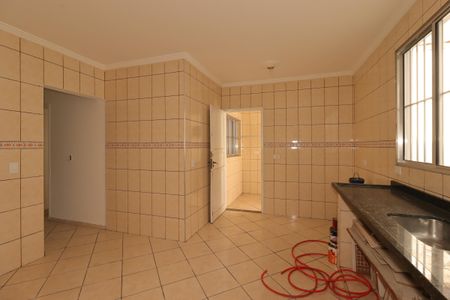 Casa à venda com 302m², 3 quartos e 5 vagasCozinha da Casa dos Fundos