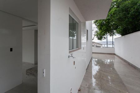 Apartamento à venda com 132m², 2 quartos e 1 vagaÁrea de Serviço