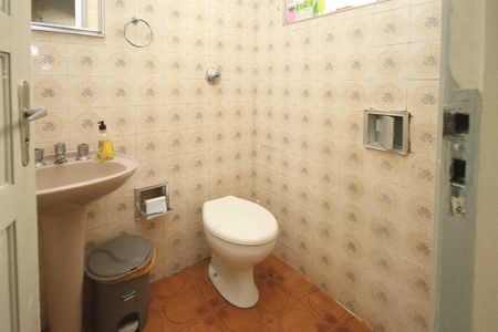 Casa à venda com 240m², 5 quartos e 3 vagasBanheiro Social