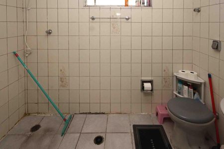 Casa à venda com 240m², 5 quartos e 3 vagasBanheiro casa 02