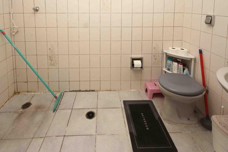 Casa à venda com 240m², 5 quartos e 3 vagasBanheiro casa 02