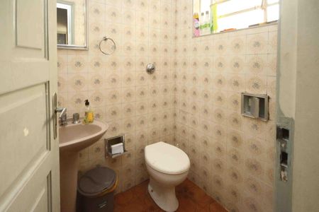 Casa à venda com 240m², 5 quartos e 3 vagasBanheiro Social