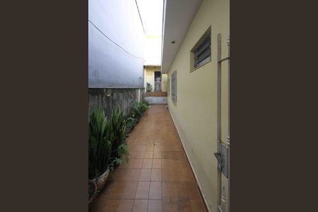 Casa à venda com 240m², 5 quartos e 3 vagasCorredor externo