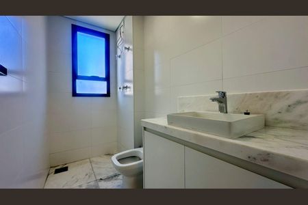 Apartamento à venda com 116m², 3 quartos e 2 vagas Apartamento à venda com 116m², 3 quartos e 2 vagasBanheiro da Suíte