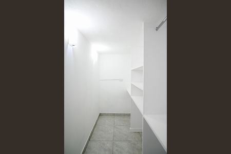 Casa para alugar com 40m², 1 quarto e sem vaga Casa para alugar com 40m², 1 quarto e sem vagaCloset