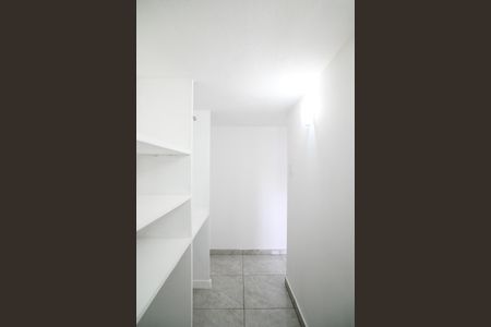 Closet de casa para alugar com 1 quarto, 40m² em Jardim Vergueiro (sacomã), São Paulo
