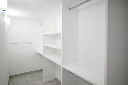 Casa para alugar com 40m², 1 quarto e sem vaga Casa para alugar com 40m², 1 quarto e sem vagaCloset