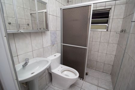 Banheiro de casa para alugar com 1 quarto, 60m² em Jardim do Tiro, São Paulo