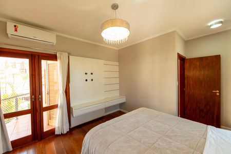 Casa de condomínio para alugar com 282m², 4 quartos e 4 vagasSuite Master