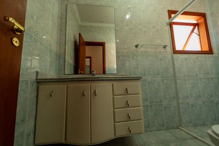 Casa de condomínio para alugar com 282m², 4 quartos e 4 vagasBanheiro Social