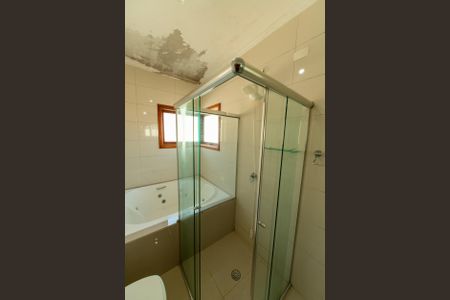 Casa de condomínio para alugar com 282m², 4 quartos e 4 vagasBanheiro Suite Master
