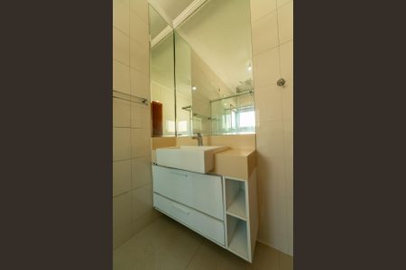 Casa de condomínio para alugar com 282m², 4 quartos e 4 vagasBanheiro Suite Master