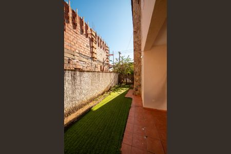 Casa de condomínio para alugar com 282m², 4 quartos e 4 vagasCorredor direito