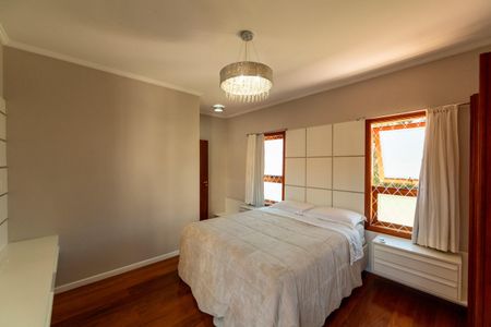 Casa de condomínio para alugar com 282m², 4 quartos e 4 vagasSuite Master